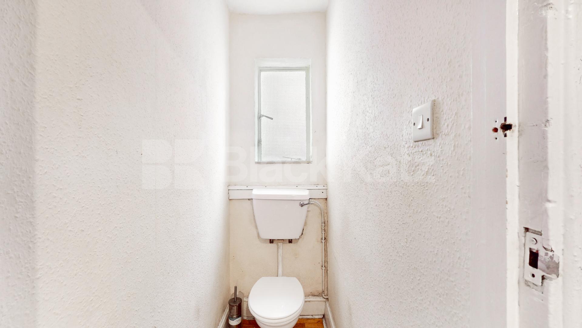 High ceilings, good storage space, modern kitchen & mins from tube Willoughby Road, Turnpike Lane